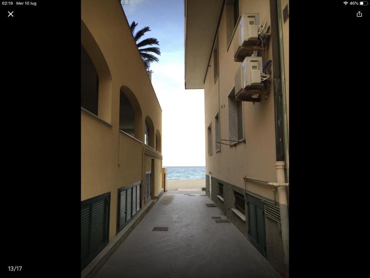 Babyaccommodation Family Sea & Box Pietra Ligure Esterno foto